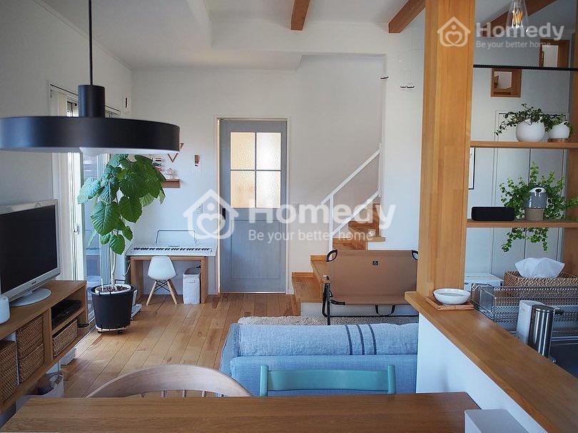 đặt gương trước cửa phòng ngủ