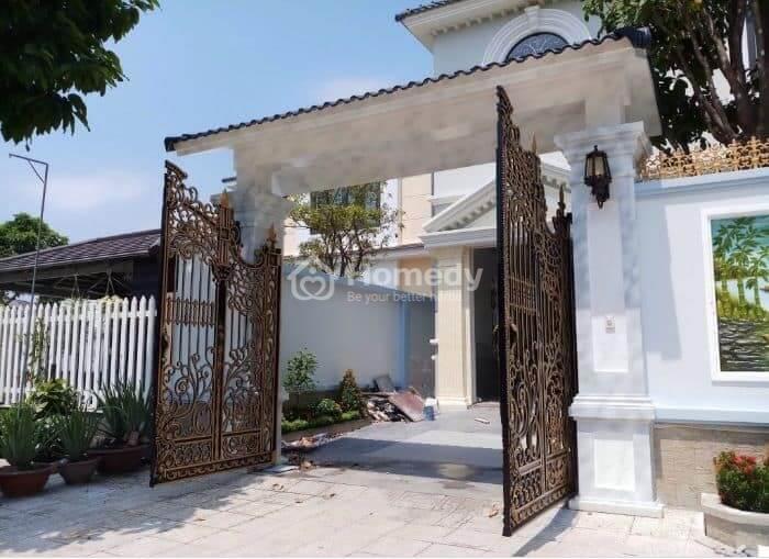 Cổng nhà nên mở ra hay mở vào?