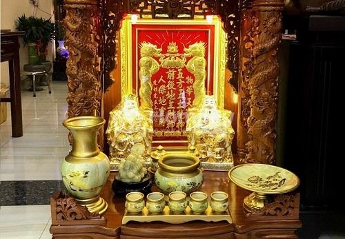 cach-dat-ong-than-tai-ben-trai-hay-phai-1