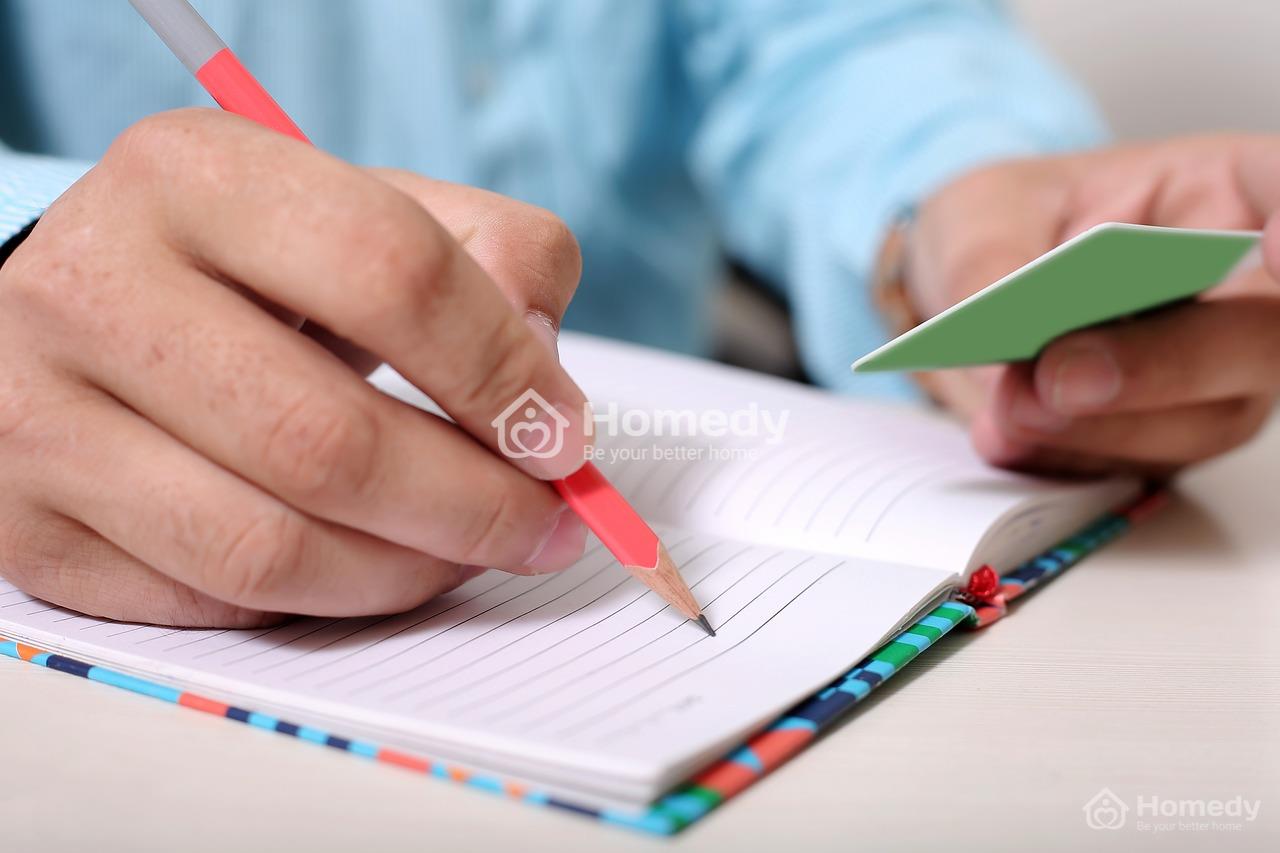 Quản lý khách hàng bằng sổ tay tốn thời gian và rất dễ gây nhầm lẫn