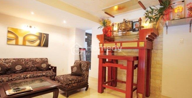 Không để đồ đạc linh tinh dưới bàn thờ