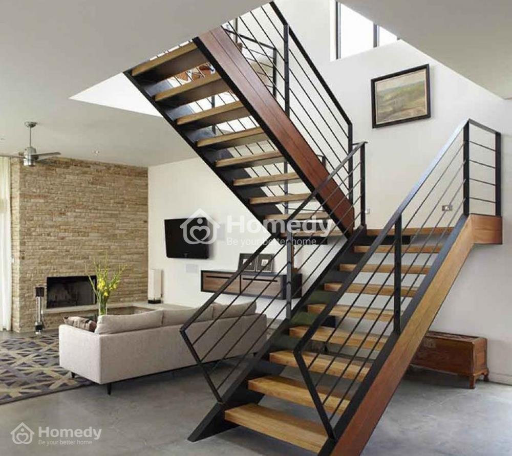 nen-xay-cau-thang-ben-trai-hay-phai