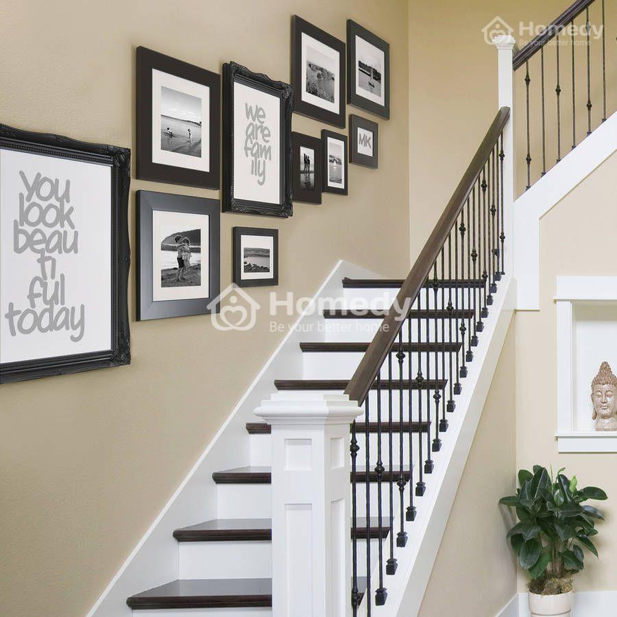 nen-xay-cau-thang-ben-trai-hay-phai