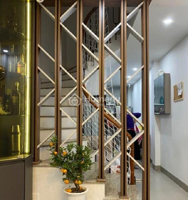 vach-ngan-cau-thang-tam-cap-11