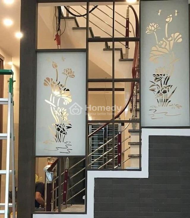 vach-ngan-cau-thang-tam-cap-12